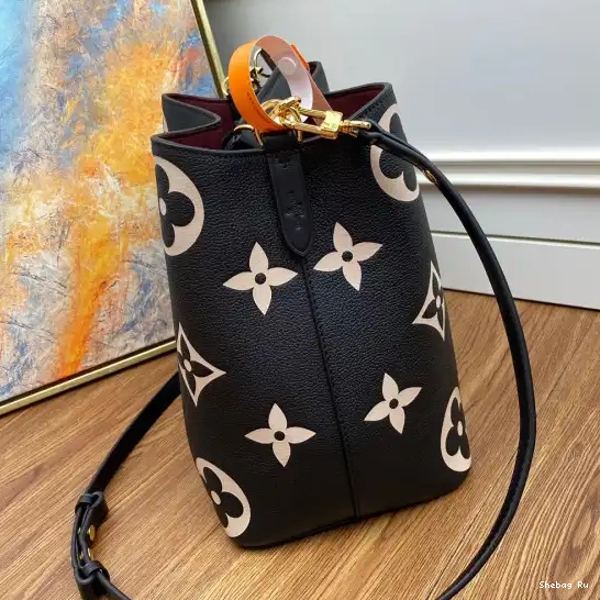 NÉONOÉ VUITTON LOUIS 0626